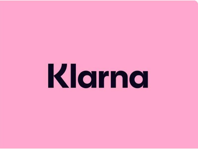 Klarna logo on pink background